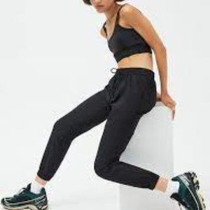 Aritzia TNA Speed Joggers